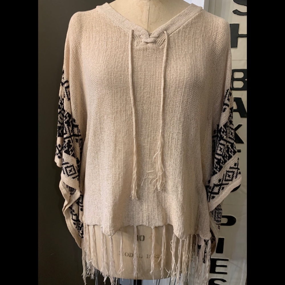 NWT Lady’s World BOHO Fringe Poncho/Sweater OSFM